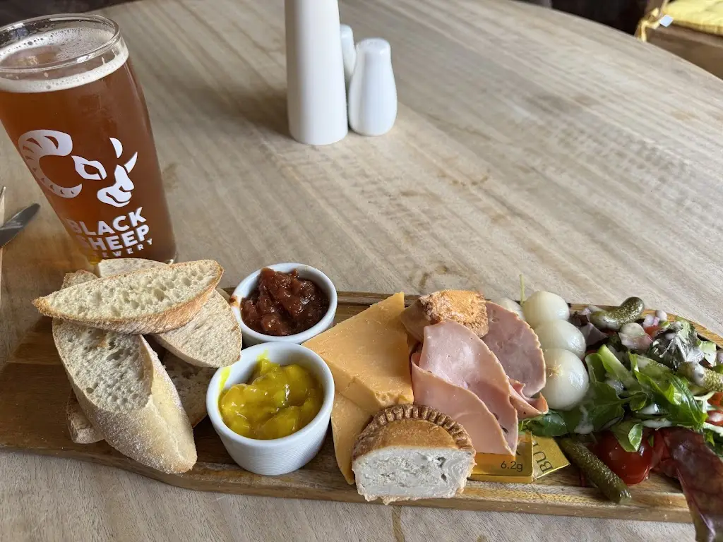 The Red Lyon_Slinfold_slider_image_3