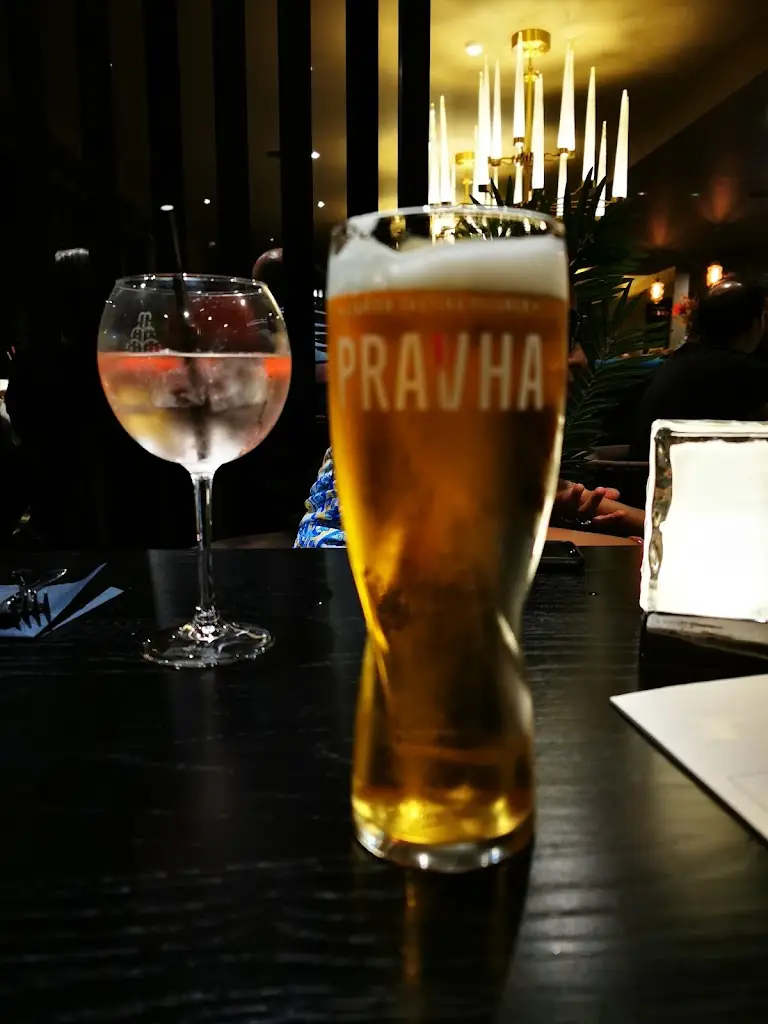 Menu_Renaizance_Slough_image_6