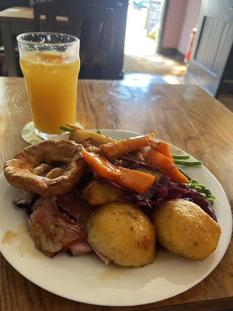 Richard Wall_The Rainbow Cafe & Carvery_South Chailey_review