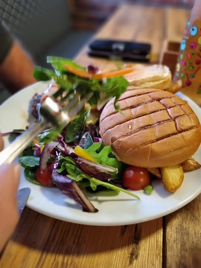 Elaine Jakeman_The Huntsman_Snaith_review