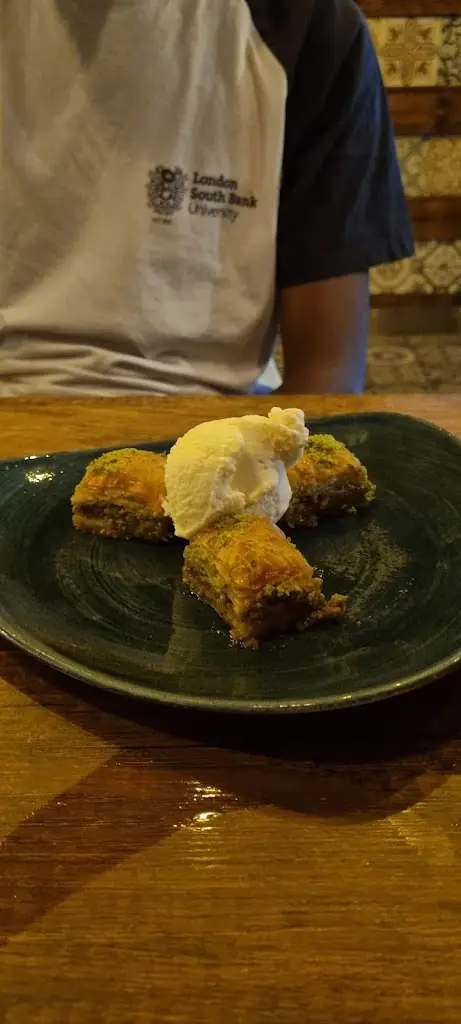 Menü_The Med Kitchen_South Croydon_Bild_5