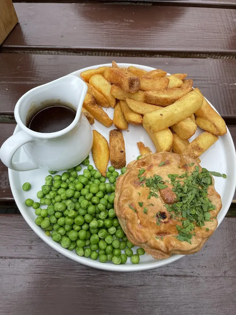 Paul Bartlett_The Globe_Somerton_review