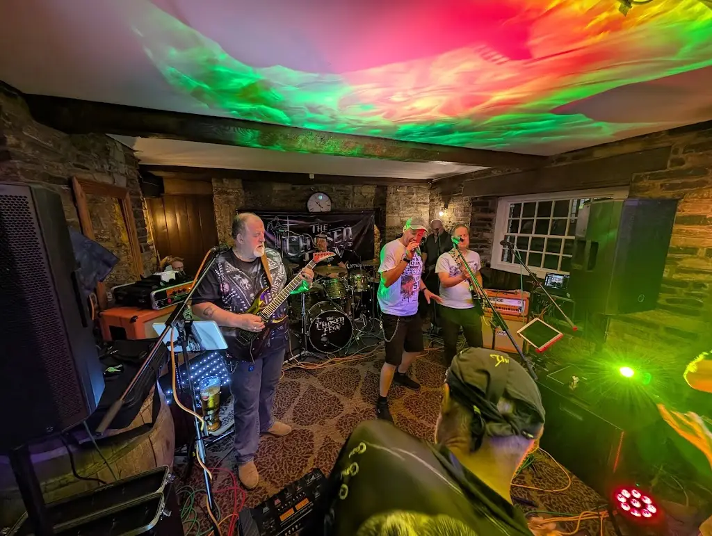 John Caller_The Globe_Somerton_review