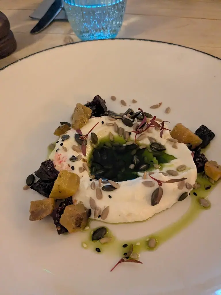 Delia Ramsden_The White Hart_Somerton_review