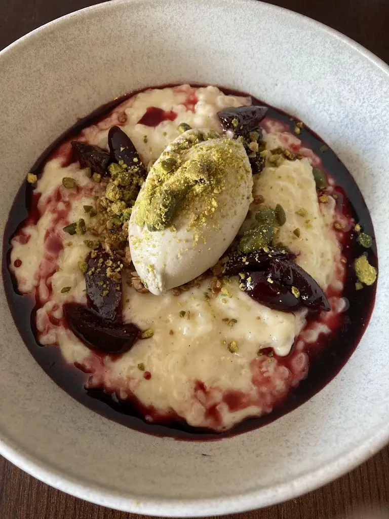 Tom Smith_28 Market Place_Somerton_review