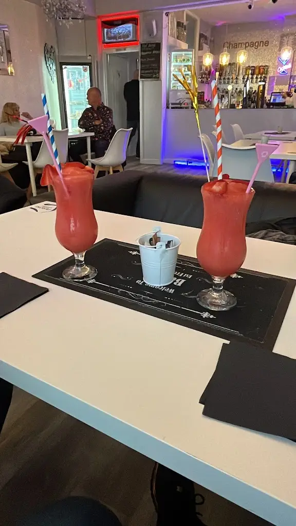 Lucy Stevens_BAR 18 and The tipsy Teapot_South Hayling_review