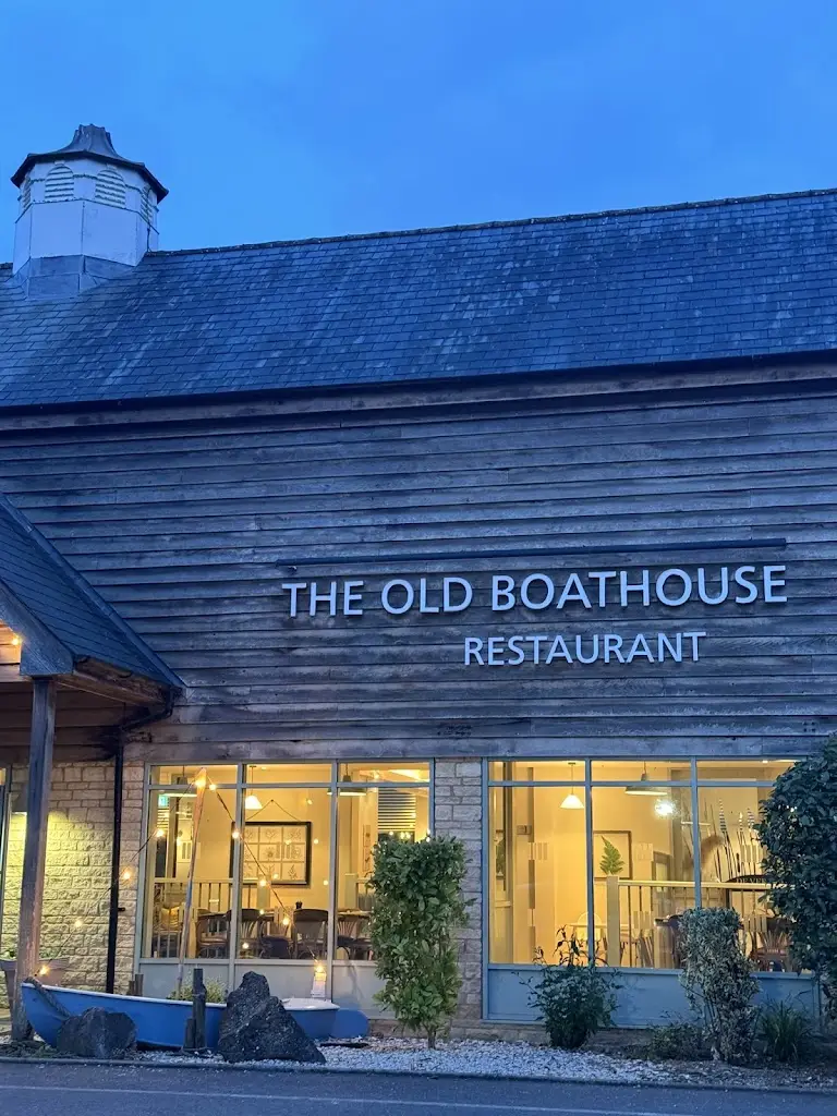 Mirela Anghel_The Old Boathouse_South Cerney_review