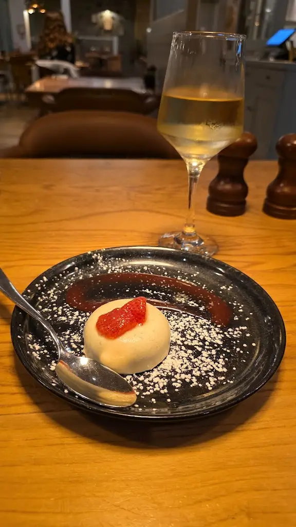 Chris Hughes_The Old Boathouse_South Cerney_review