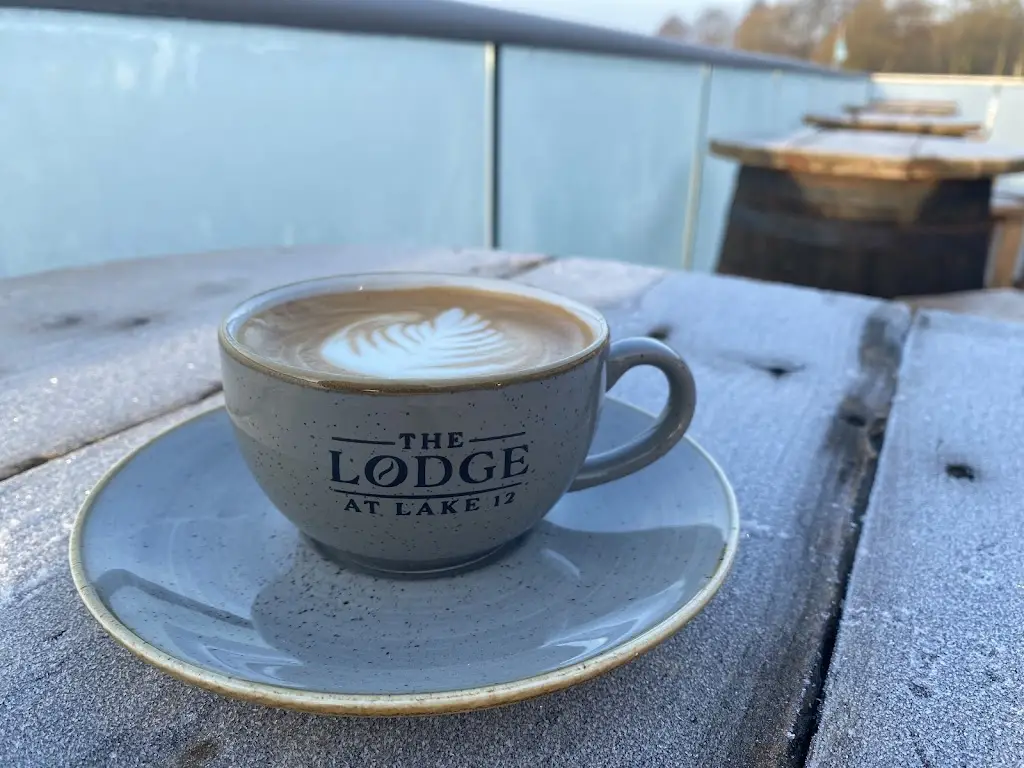 The Lodge at Lake 12_South Cerney_slider_image_3