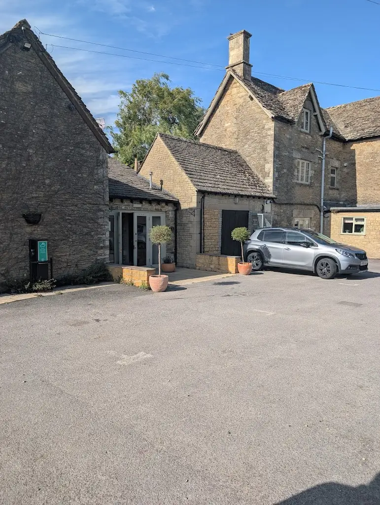 Winton L. Smith, Jr._Eliot Arms_South Cerney_review