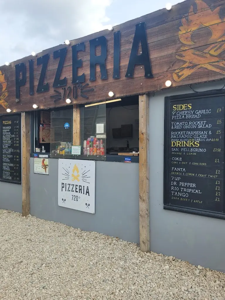 Menu_Hideout_South Cerney_image_3