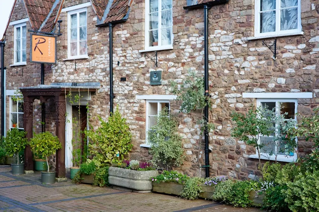 Ronnie's of Thornbury_South Gloucestershire_slider_image_3