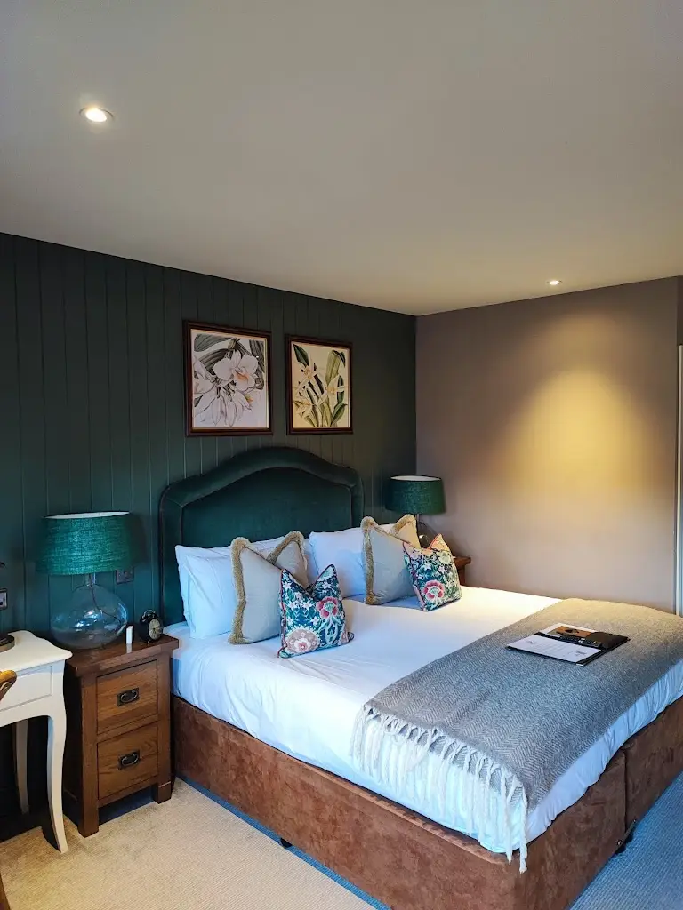 Sam Pressions_The Crown Inn, Tolldown_South Gloucestershire_review