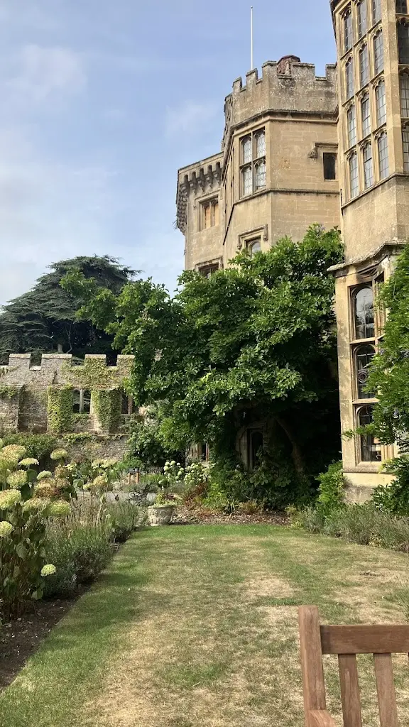 Ioan CM_Thornbury Castle Hotel & Restaurant_South Gloucestershire_review