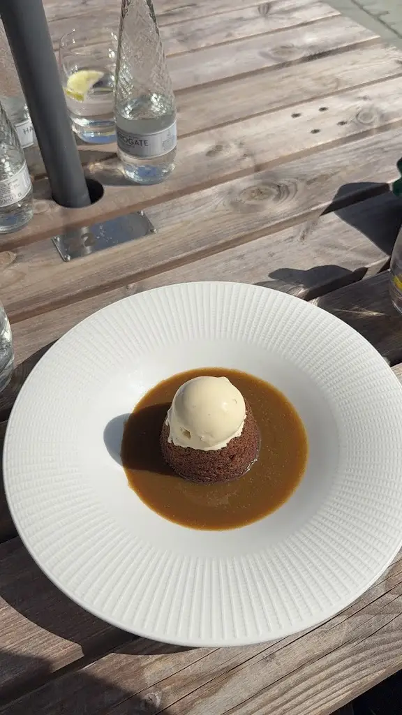 Susana Lima_The Bluebell_South Wingfield_review