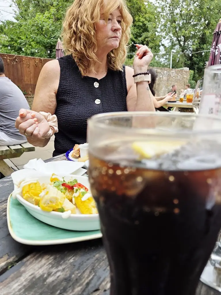 Bill Walker_Hoy & Helmet_South Benfleet_review