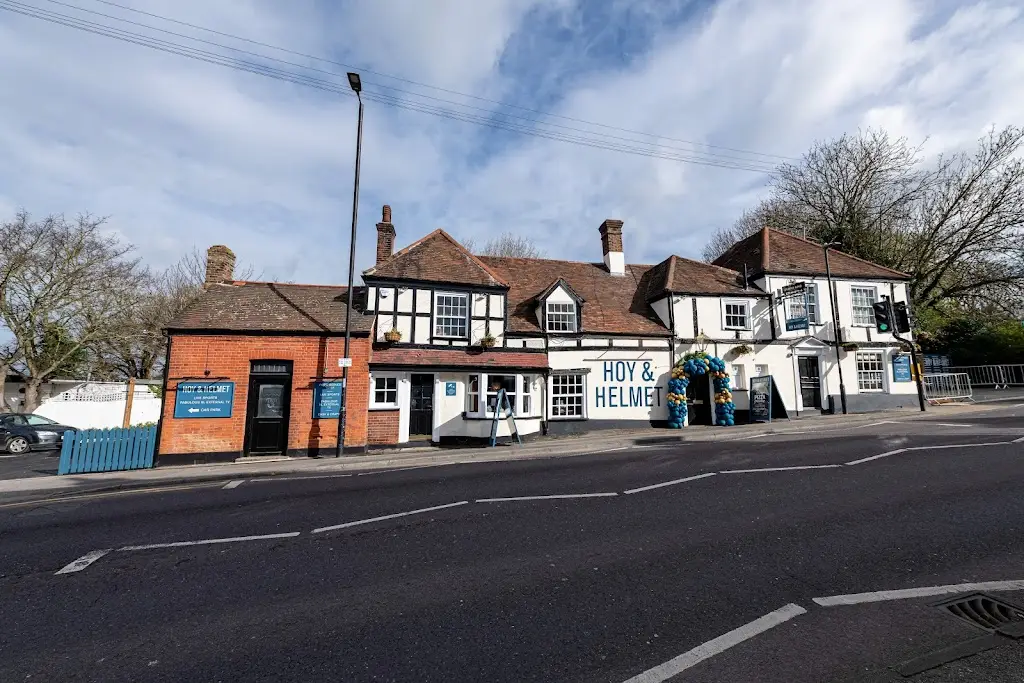 Hoy & Helmet_South Benfleet_slider_image_3