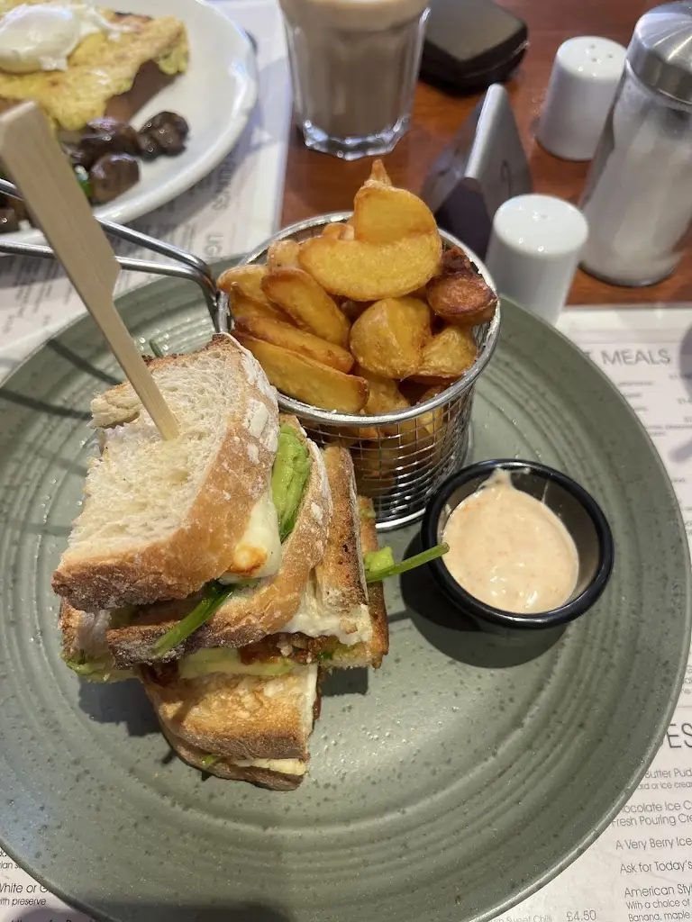 Isabelle Douglas-Ward_Cafe Max_South Benfleet_review