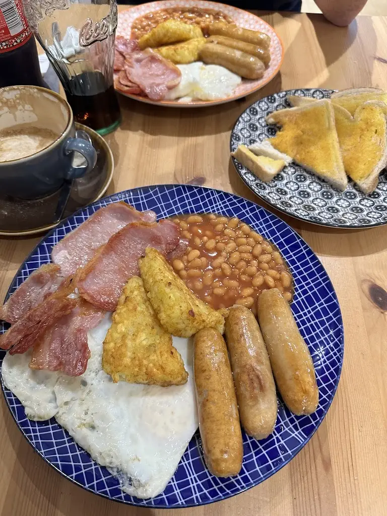 Becky Syanne Gregory_Café 16_Southam_review