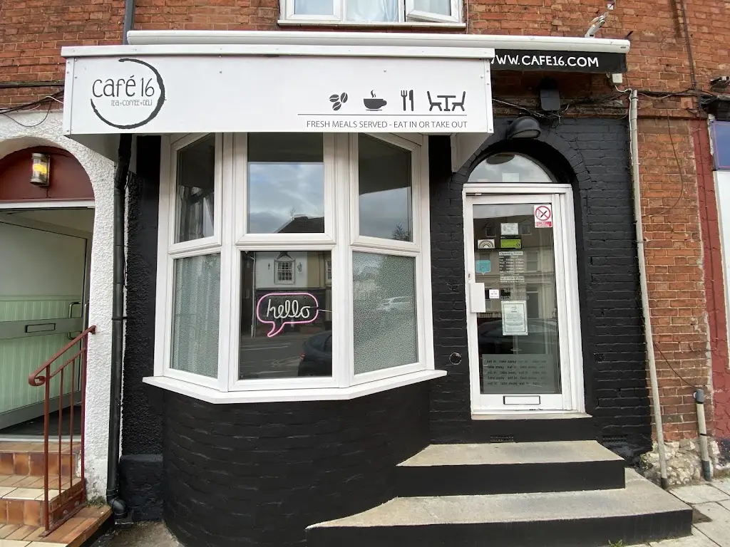 Café 16 restaurant in Southam