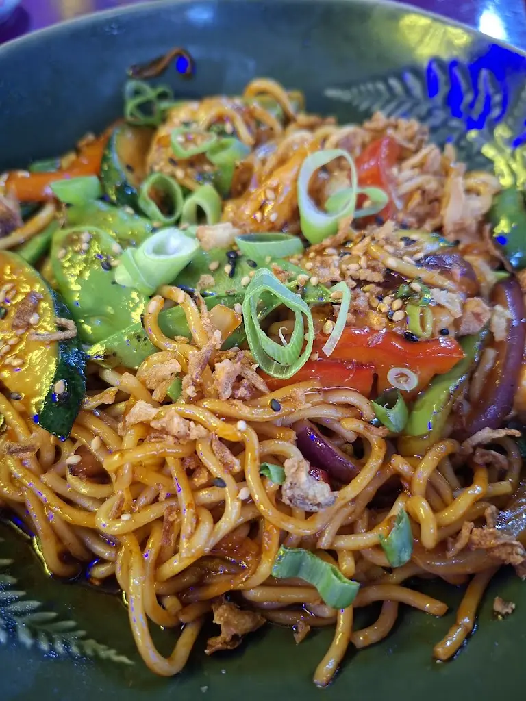 Zainab Farooqi_Tuk Tuk Horsham_Southwater_review