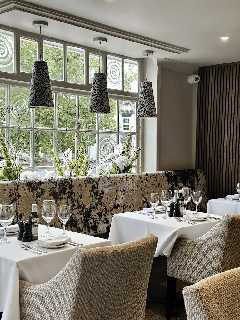 Ziniz Restaurant & Wine Bar_Bawtry_slider_image_1