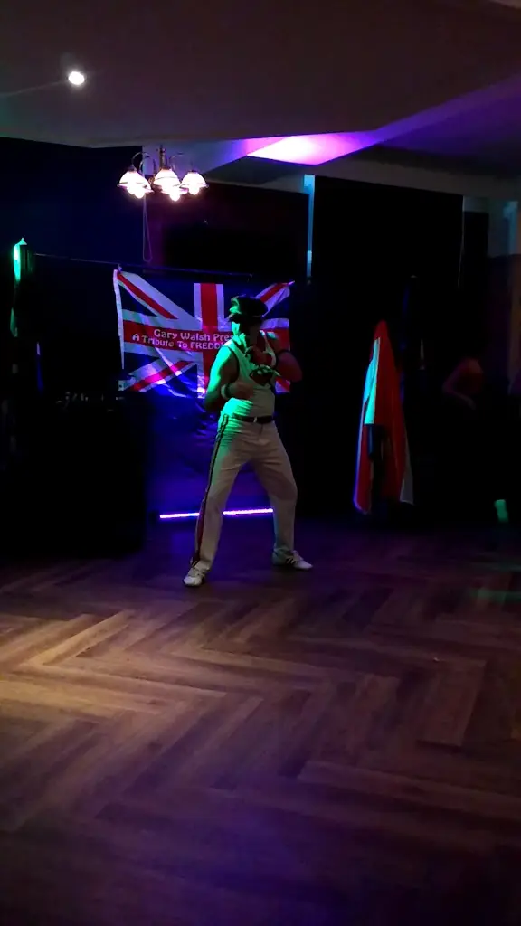 Old Walnut Tree_Southchurch Village_slider_image_2