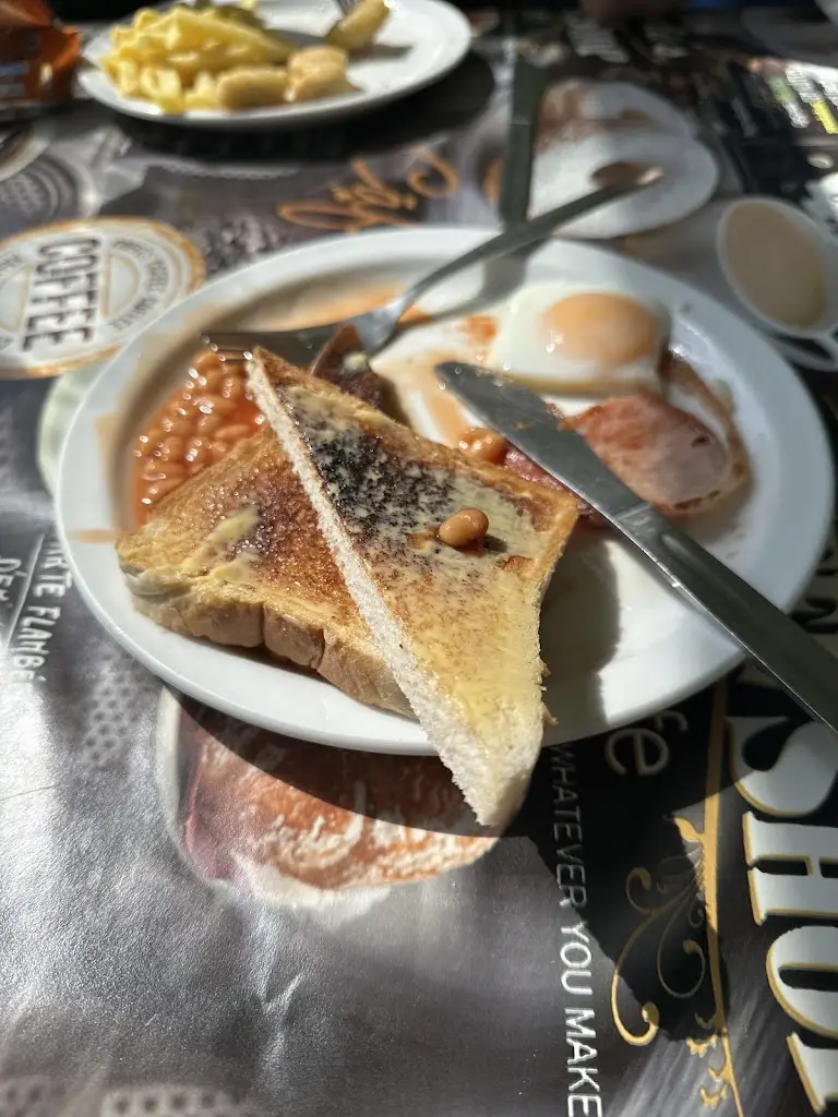 Lee Grieve “Lee”_Bay Cafe_St Mary's Bay_review