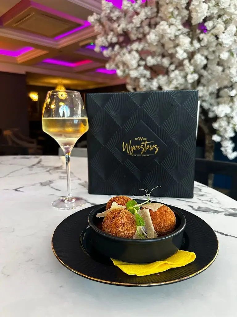 Wyvestow's Bar & Bistro_South Tyneside_slider_image_2