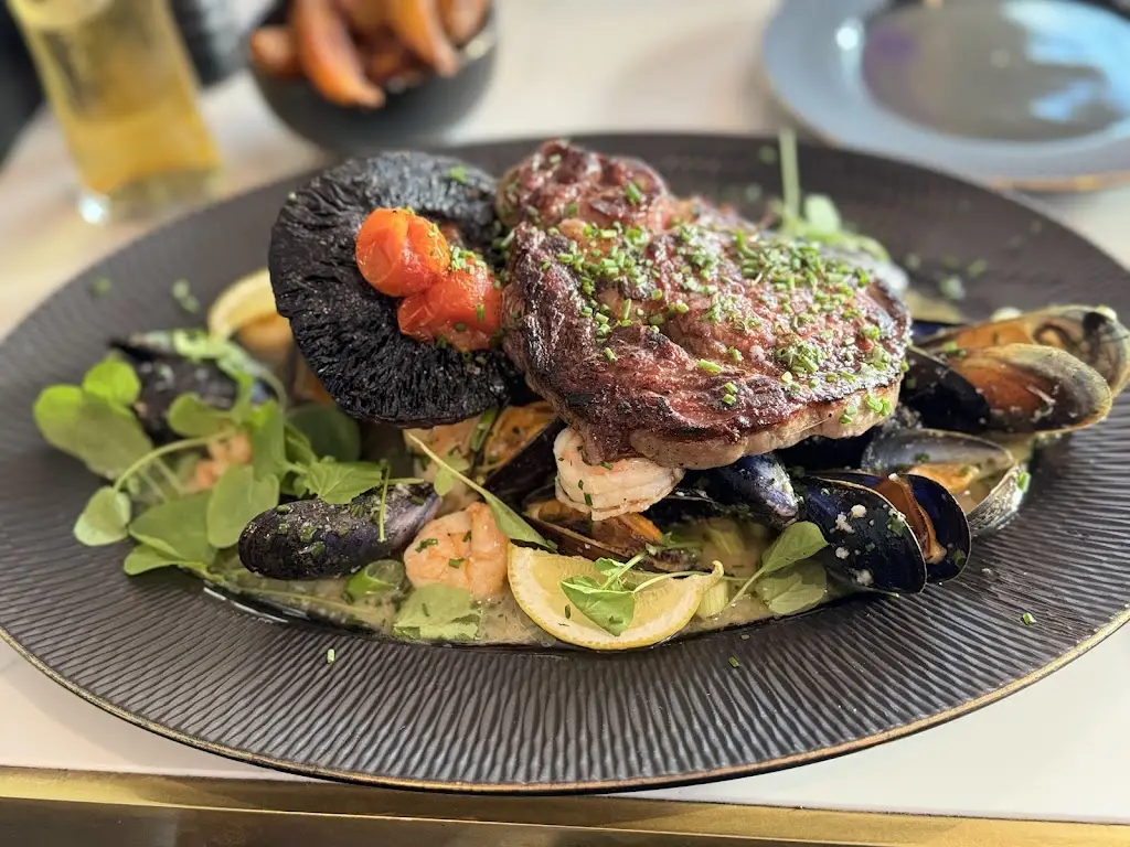 Wyvestow's Bar & Bistro_South Tyneside_slider_image_3