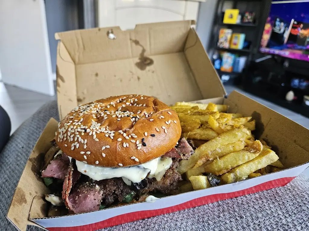 Neil Mclellan_Friez & Burgz | South Shields_South Tyneside_review