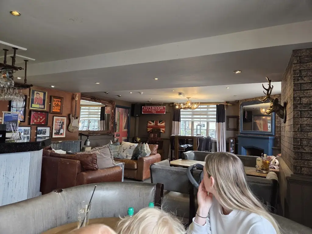 Bawtry's Pizzeria & Steakhouse_Bawtry_slider_image_1