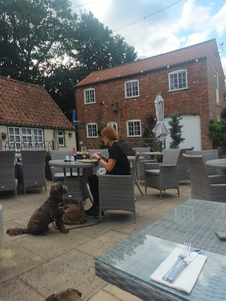 Michelle Louise Renshaw_The Red Lion Inn,_Spilsby_review