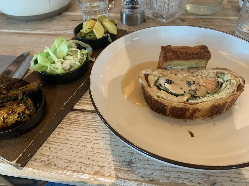 Л. В._The Briny_Southsea_review