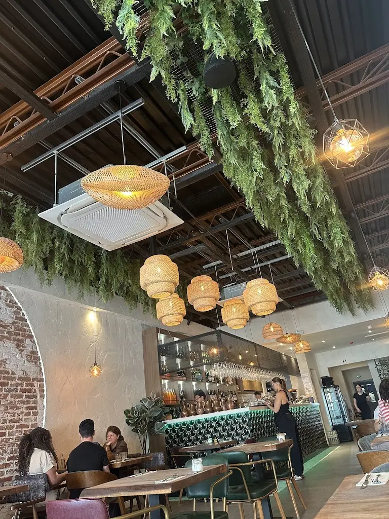 ALLAH NAZAR IHSAN_Farm Kitchen - AM_Southsea_review