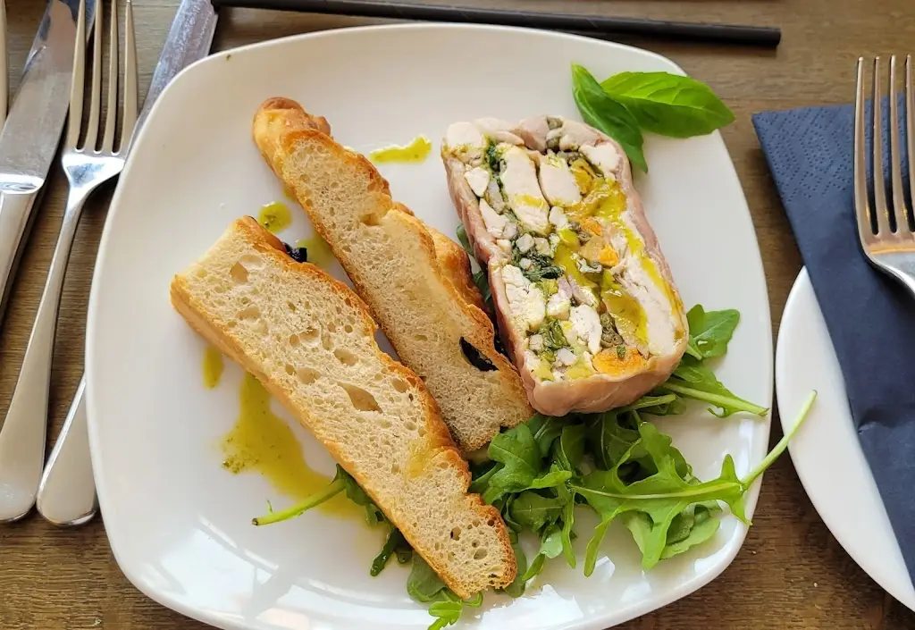 ashley plumpton_The Florence Southsea_Southsea_review