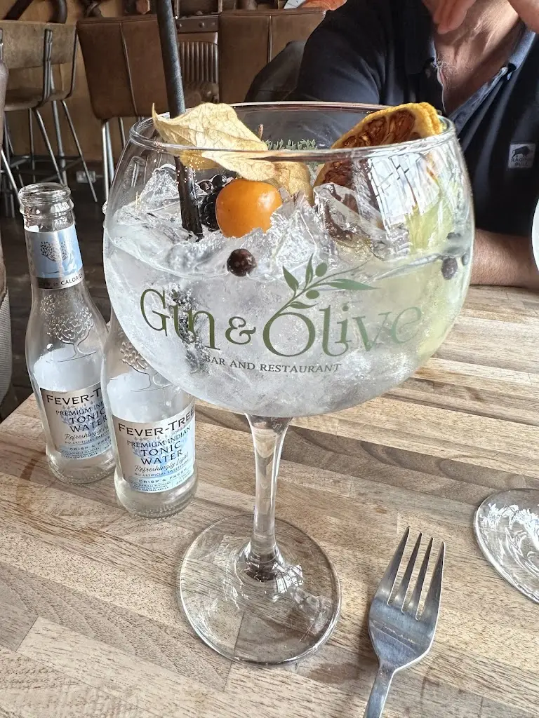 Janet Evans_Gin and Olive Southsea_Southsea_review