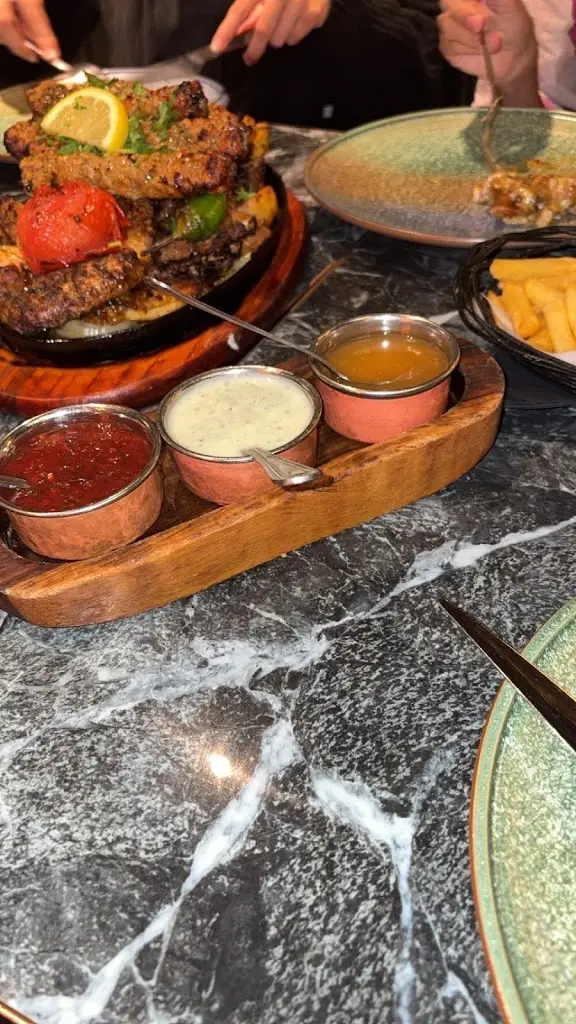 Alexander Khan_Spice Village Southall_Southall_reseña