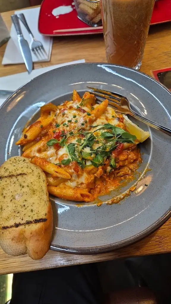 Stephen S_Manjaros - Restaurant in Southall_Southall_reseña