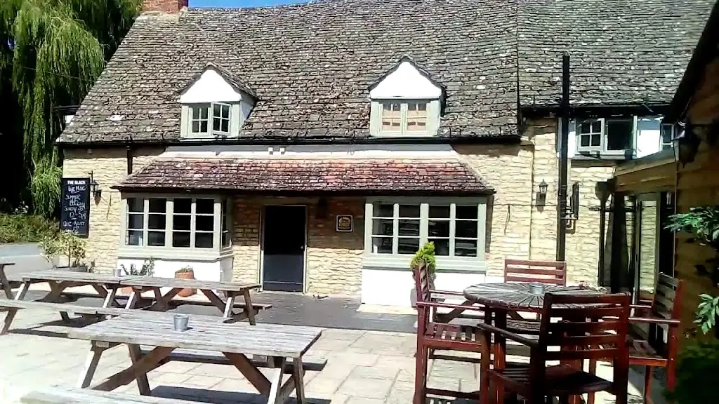 The Black Horse_Standlake_slider_image_2