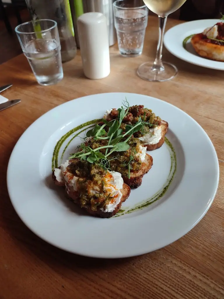 Michal Misiewicz_La Tabella_Southport_reseña