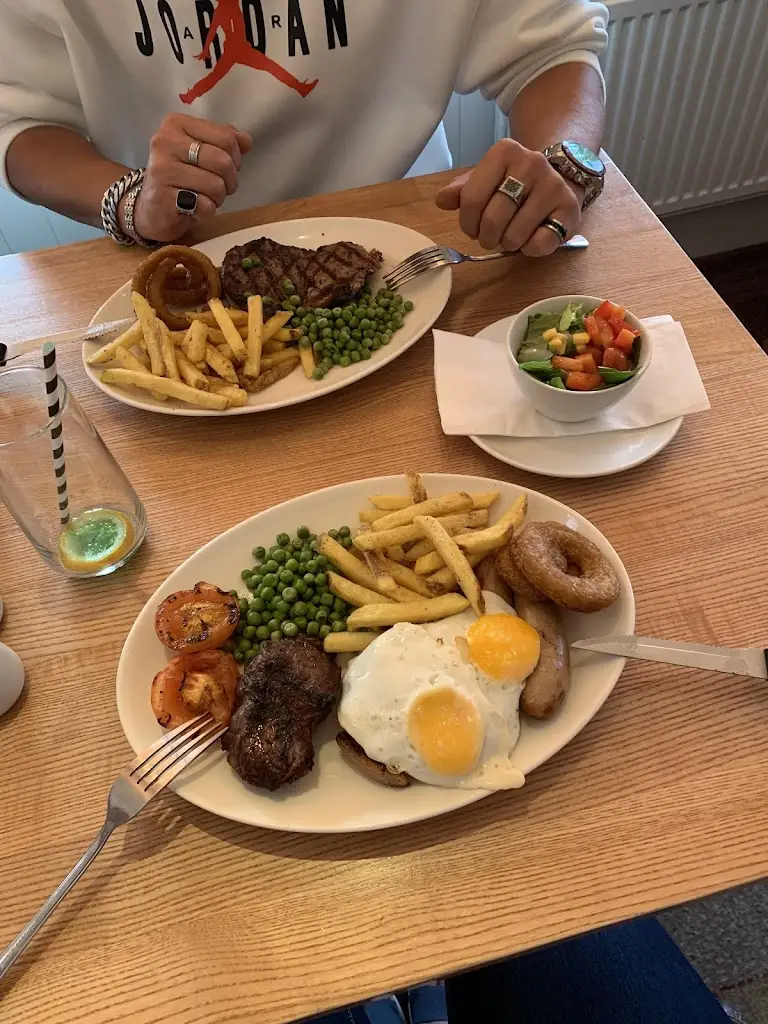 Marcela Kostrabova_Ocean Plaza Brewers Fayre_Southport_review