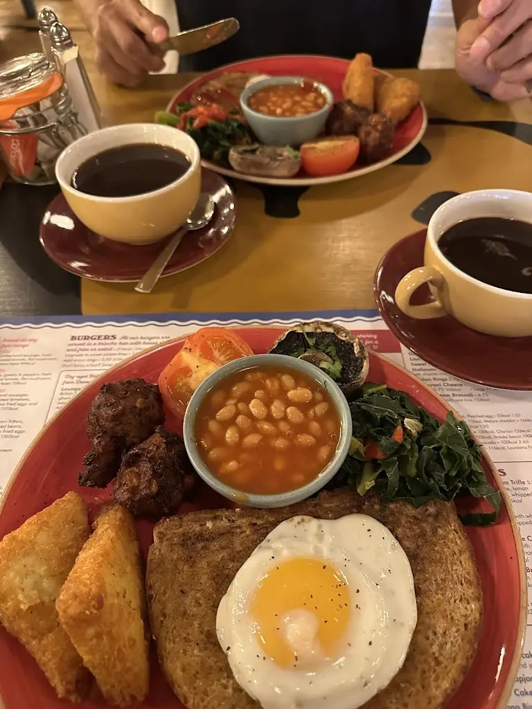 Cee Tay_Nostrano Lounge_Staines_review