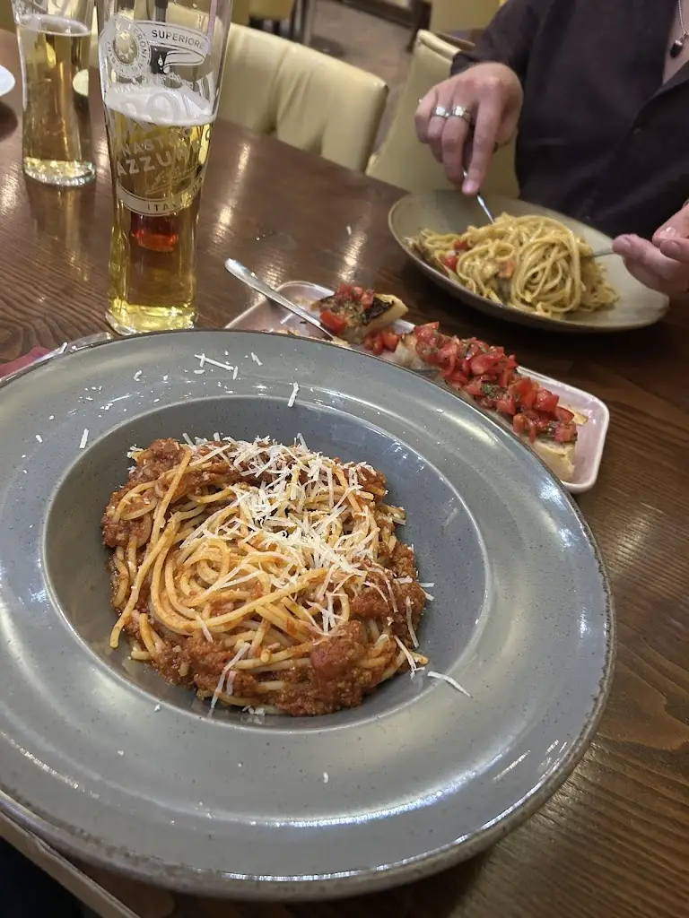 Jamie Gilliver_I Terroni_Staines_review