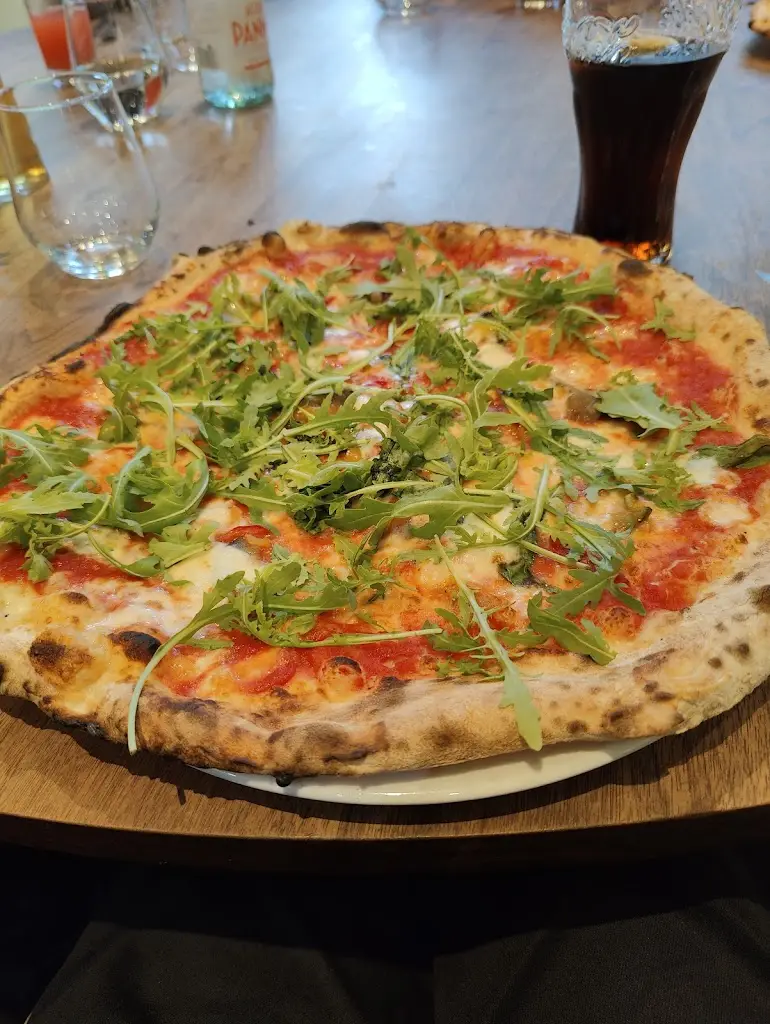 Mustan B_I Terroni_Staines_review