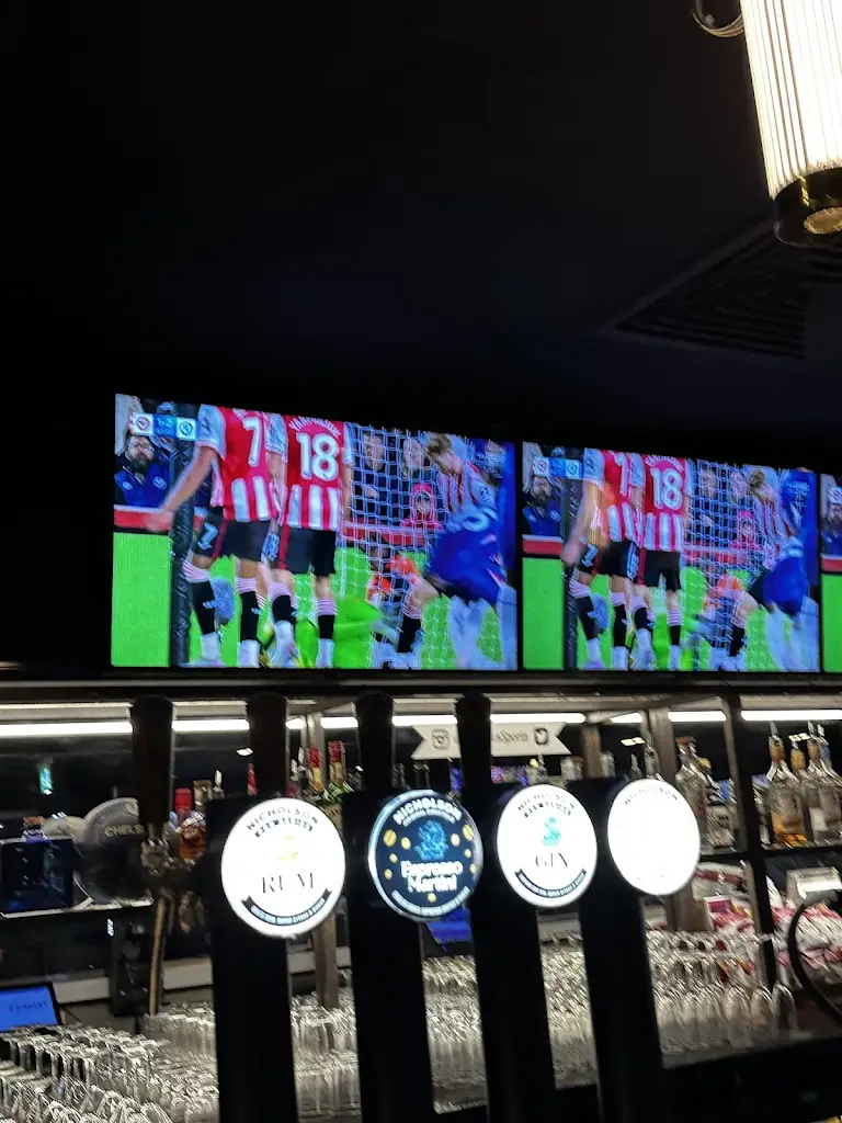 Shahin Asmari_Frankie's Sports Bar & Grill_Stamford Bridge_Bewertung