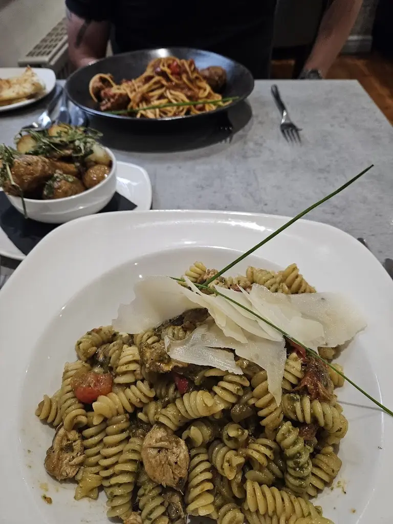 Lauren Mckay_Abbraccio_Stalybridge_review