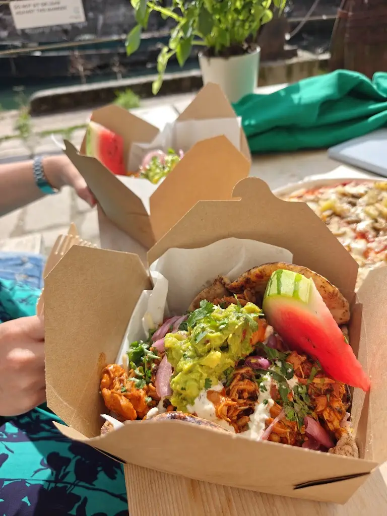 Adam Fracz_The Deck @ Charlestown_St Austell_recensione