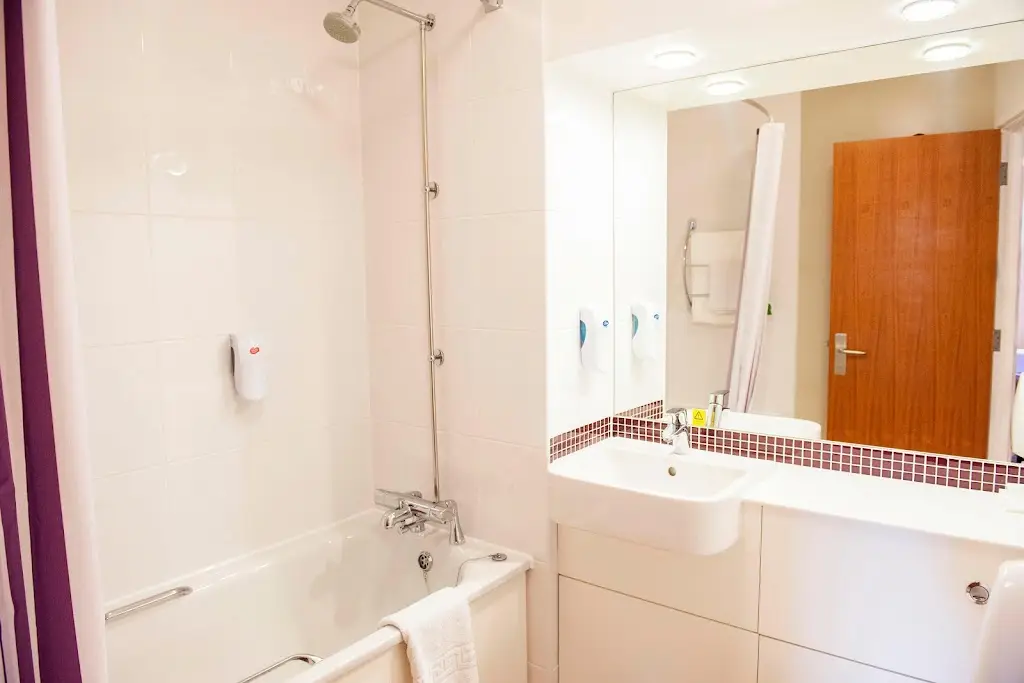 Premier Inn Bradford North (Bingley) hotel_Steeton_slider_image_3