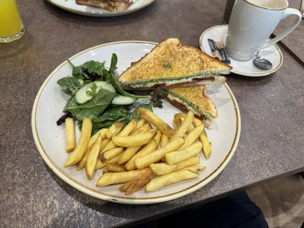 Simon Baker_The Kiln_Stewartby_recensione